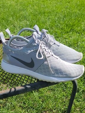 Nike Women's Juvenate Casual Sneakers Size 10